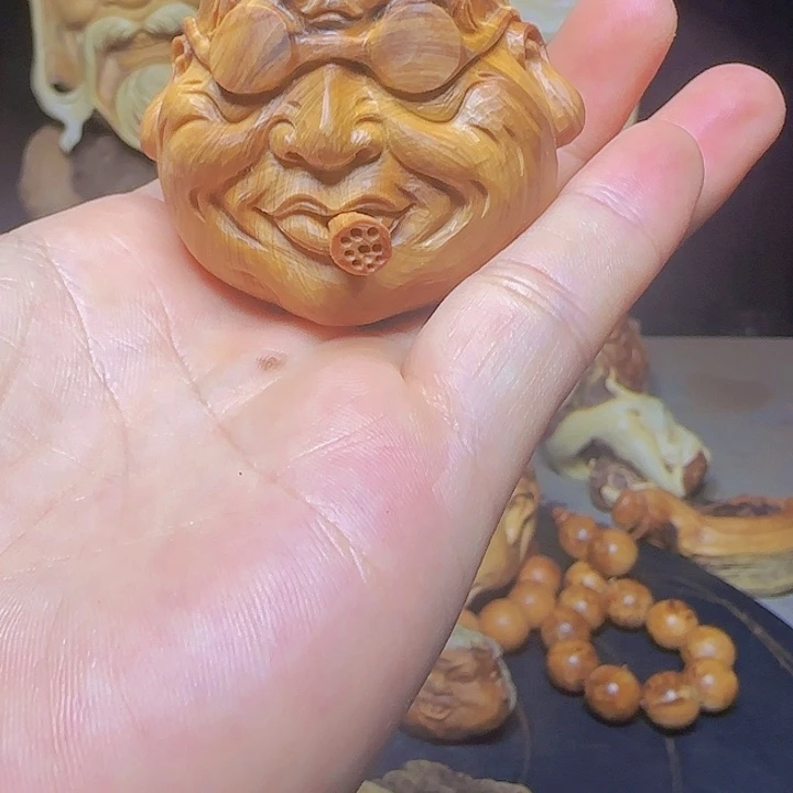 小***伟柏木手把件还是摆件
