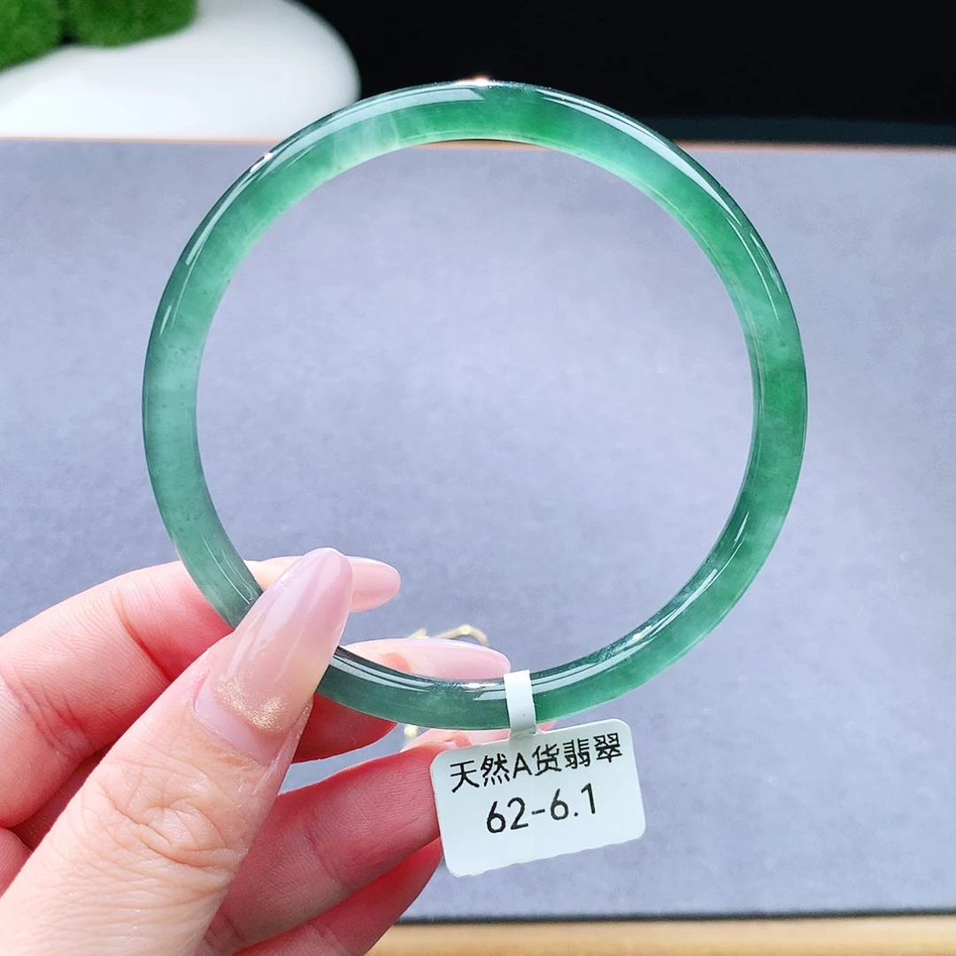 未镶嵌手镯（圆镯）翡翠