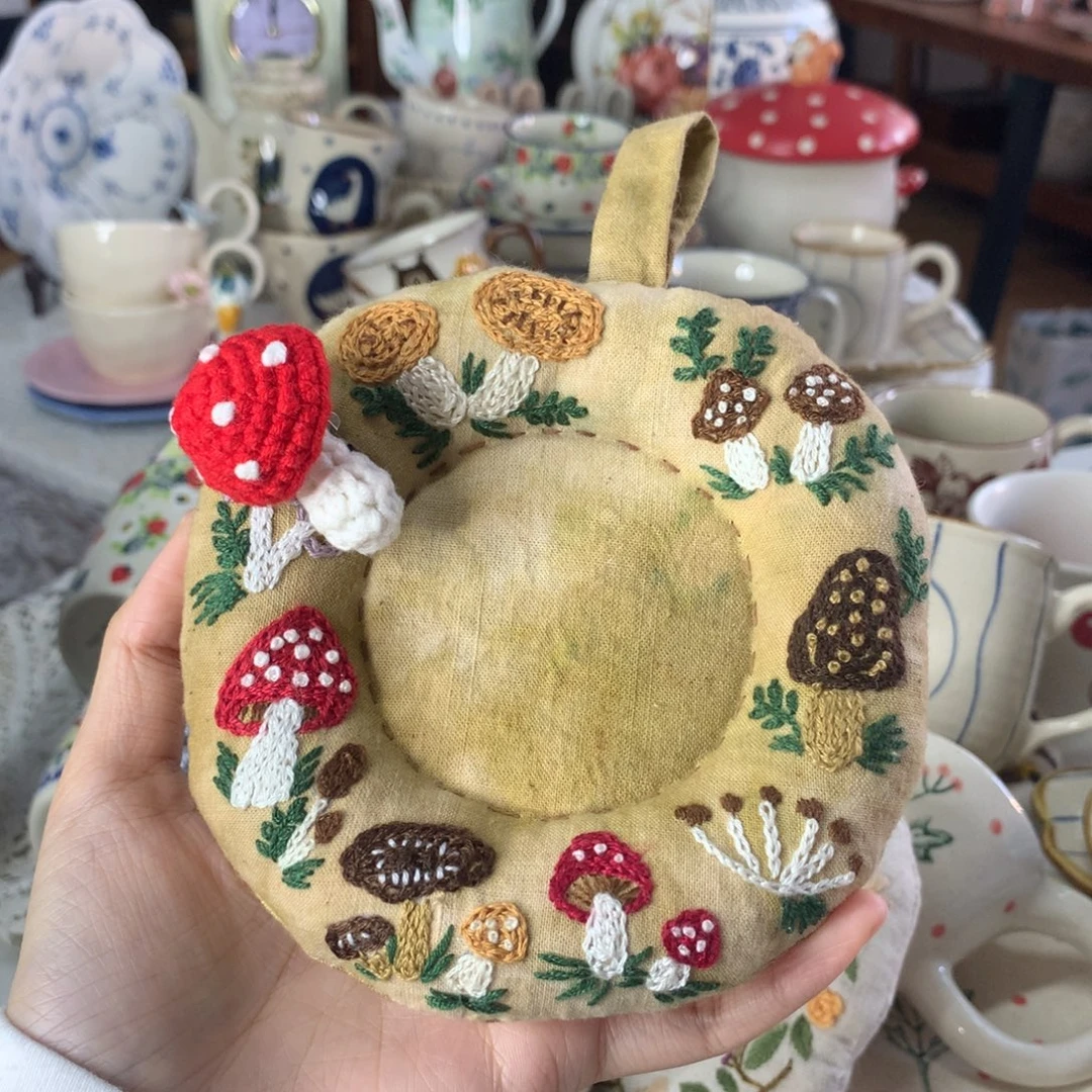 杀***狼稻谷壳（405）立体蘑菇纯手工刺绣杯垫