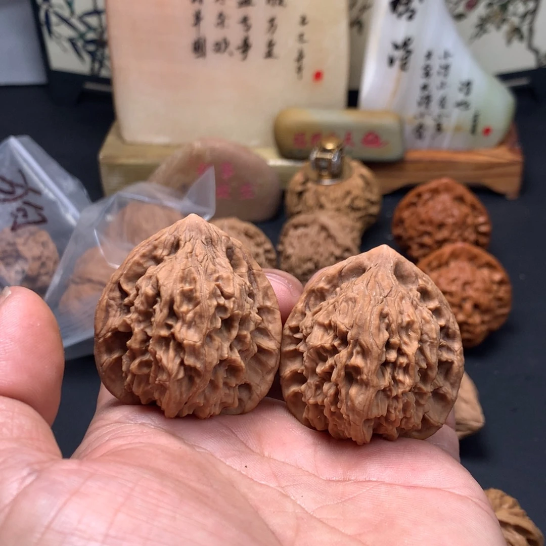 文玩核桃把件红狮子
