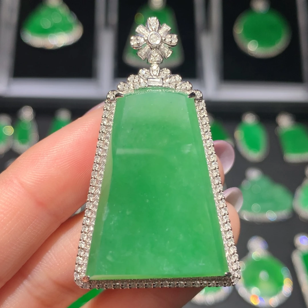 翡翠颈饰18K金镶嵌翡翠