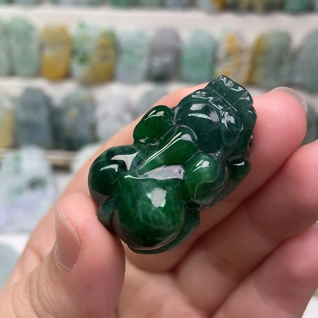 翡翠未镶嵌吊坠(赠链)