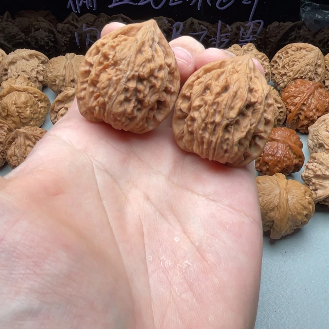 核桃把件36十三陵鸡心