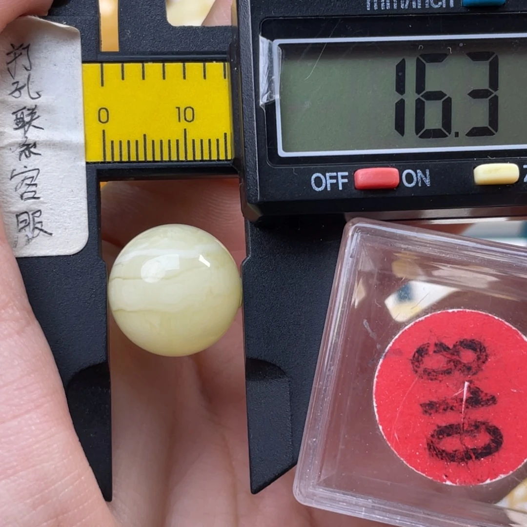 蜜蜡未镶嵌珠宝奇石