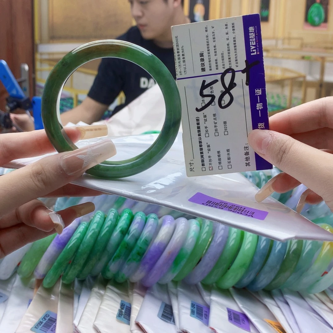 翡翠未镶嵌手镯tu