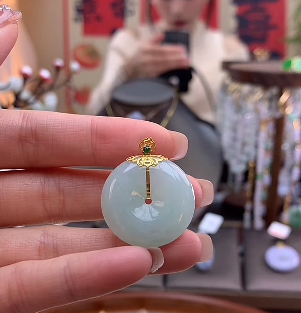 天然a货翡翠吊坠