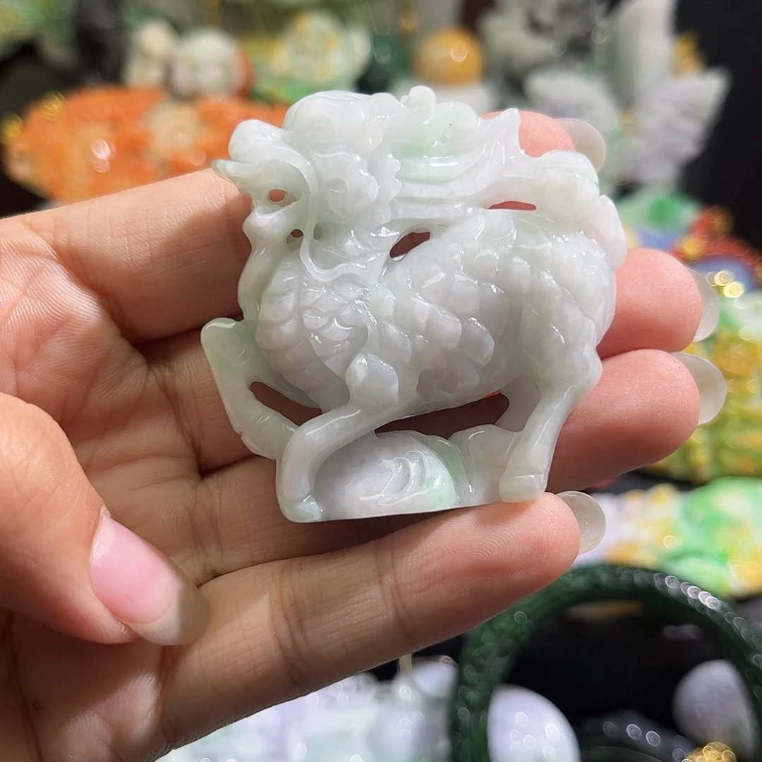 翡翠未镶嵌颈饰待编织