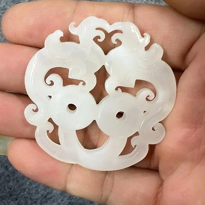 未镶嵌和田玉(糖玉)挂件和田玉