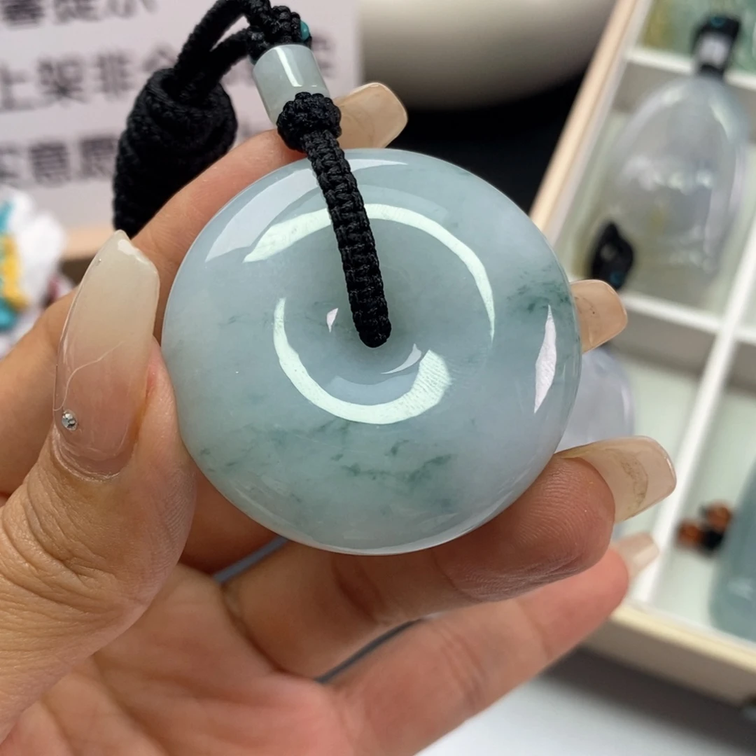 翡翠挂件未镶嵌翡翠