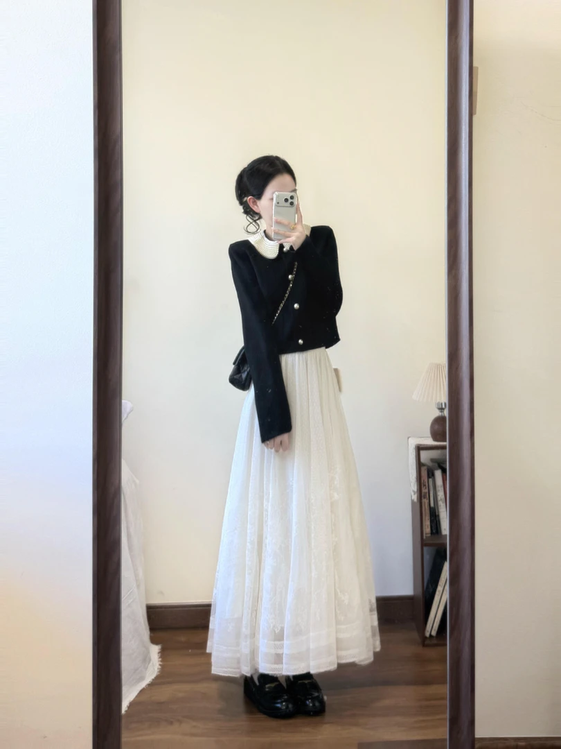 2025秋季新款法式小香风黑色毛呢外套女搭配蕾丝半身裙气质两件套