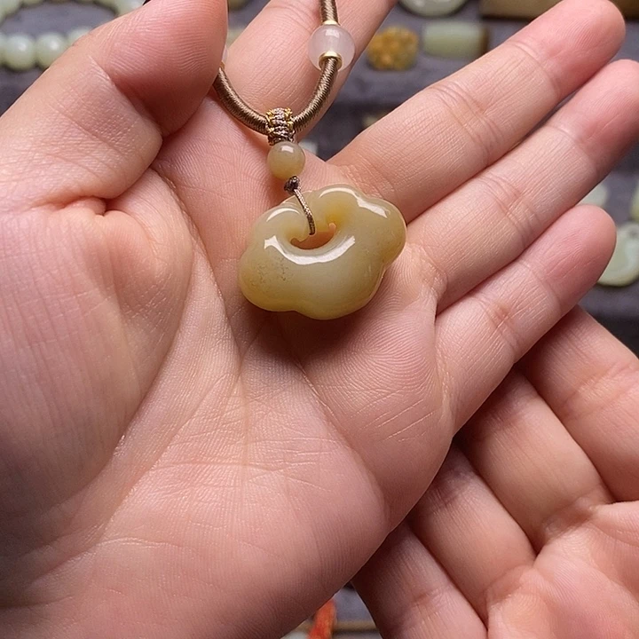 和田玉（糖玉）未镶嵌颈饰