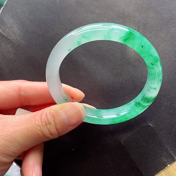 未镶嵌手镯石英质玉