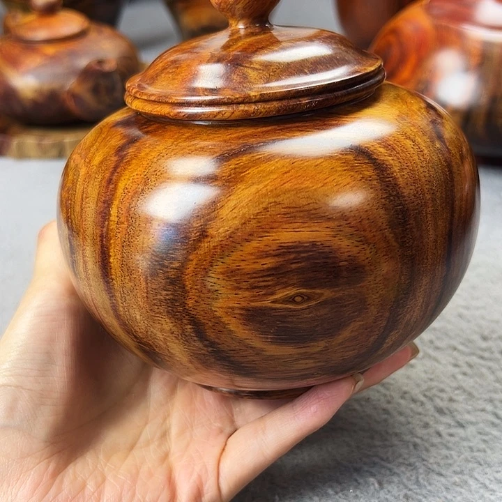 陈**?越南黄花梨茶叶罐一个