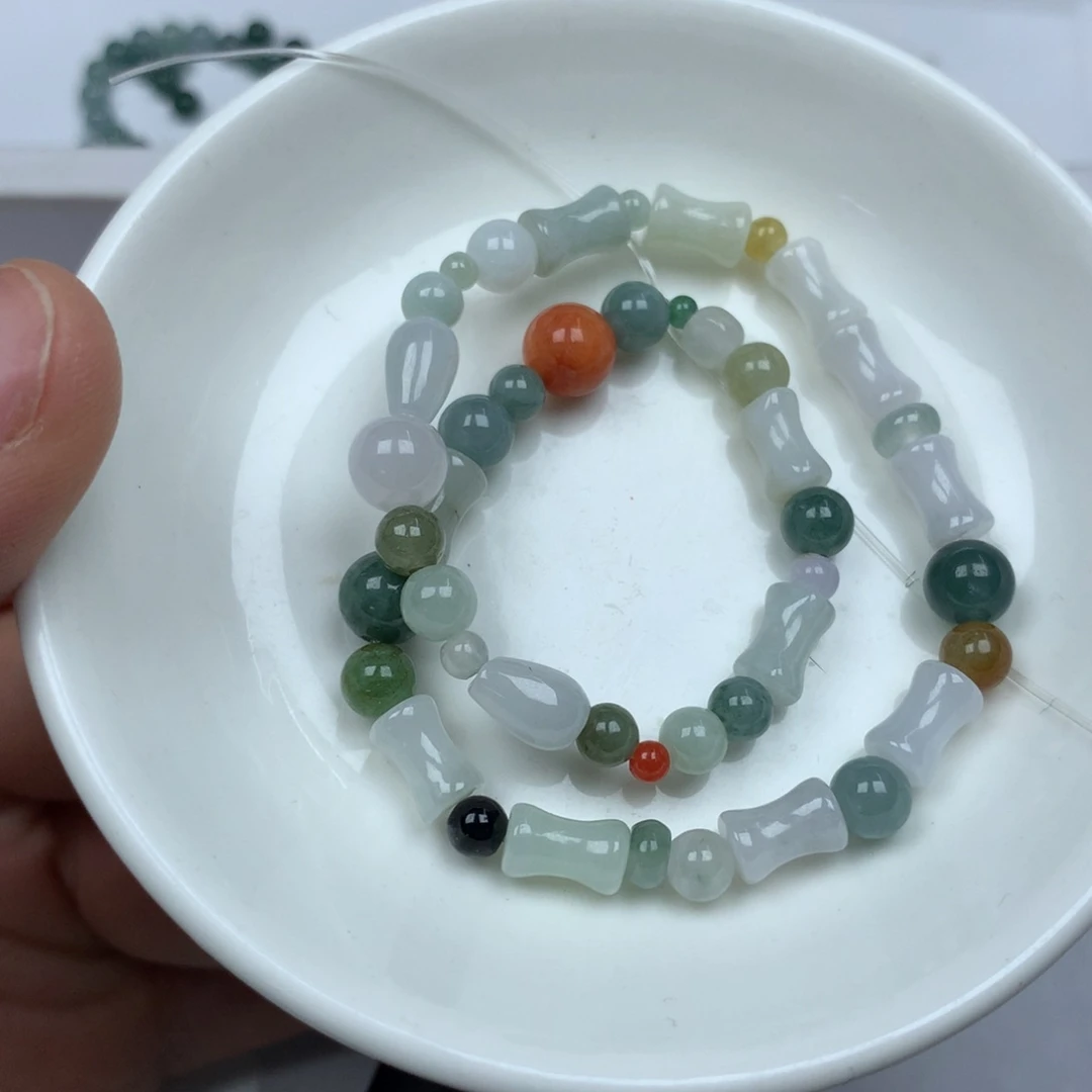 翡翠颈饰未镶嵌大杂烩。