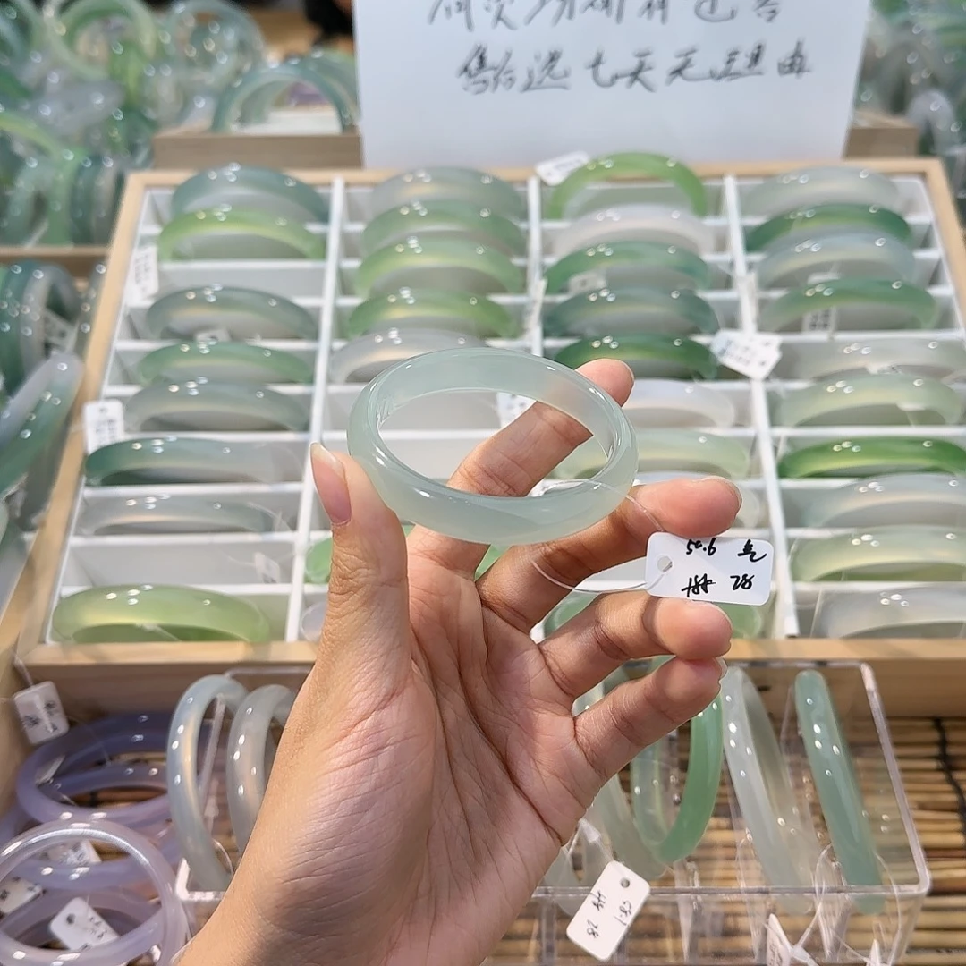 玛瑙/玉髓未镶嵌手镯圈口50.6