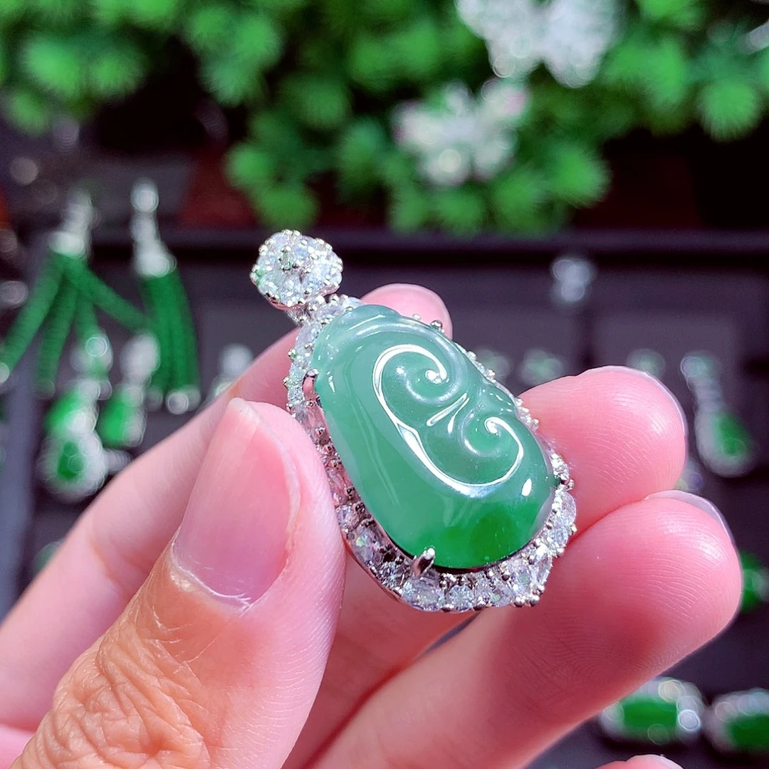 颈饰未镶嵌翡翠天然