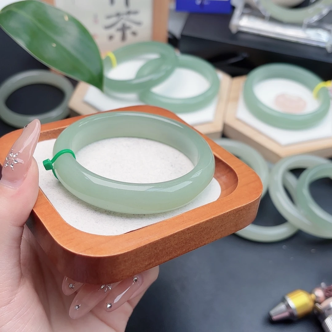 石英质玉未镶嵌手镯