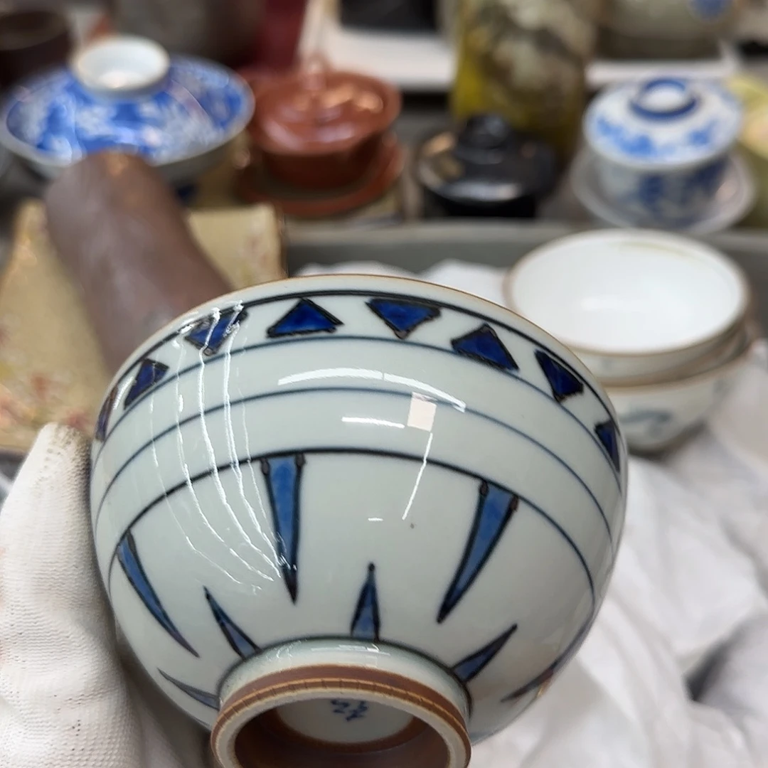 碟用****9瓷器是指以各种颜色作为图案