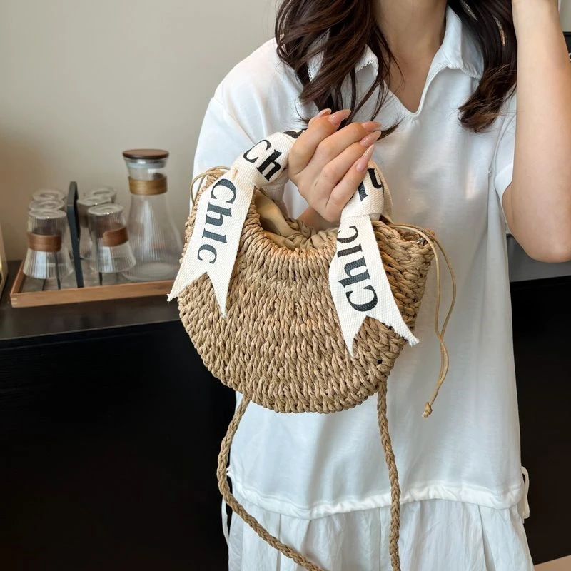 手提包字母休闲小包编织出手包包草编新款包小众百搭斜挎手机包