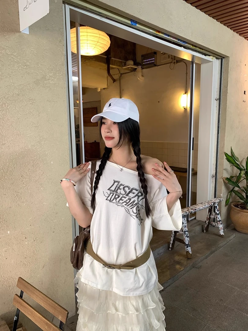 ONEXH·2025年夏季设计款斜领露肩字母短袖T恤女宽松韩系显瘦上衣