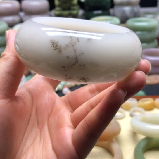 石英质玉手镯未镶嵌