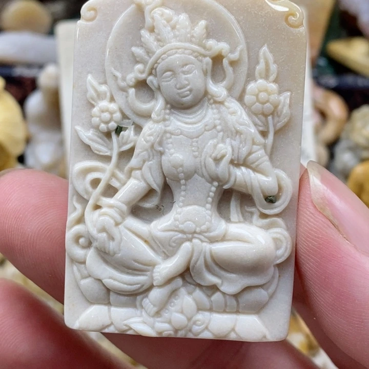 颈饰未镶嵌硅化珊瑚（珊瑚玉）