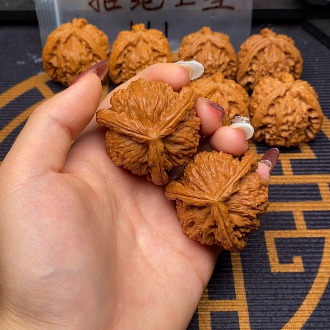 文玩核桃吊坠老*白狮子