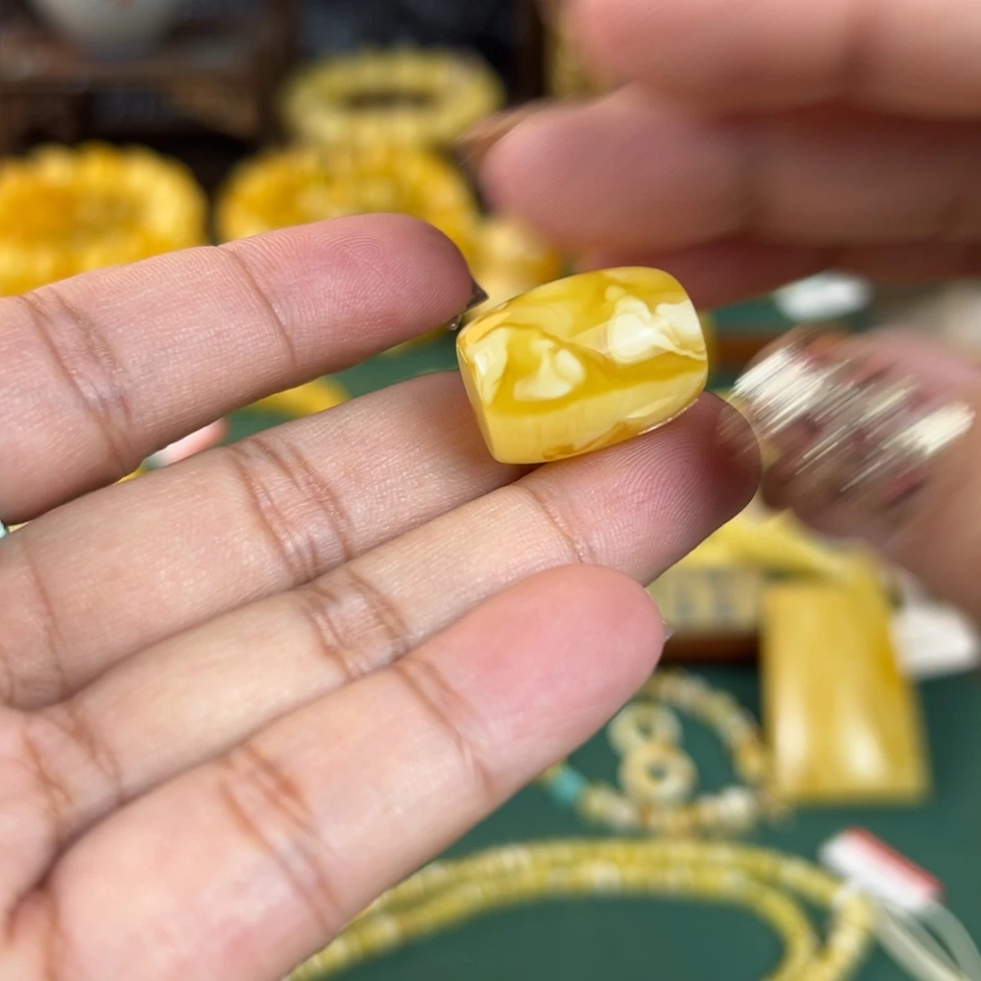 未镶嵌琥珀珠宝奇石