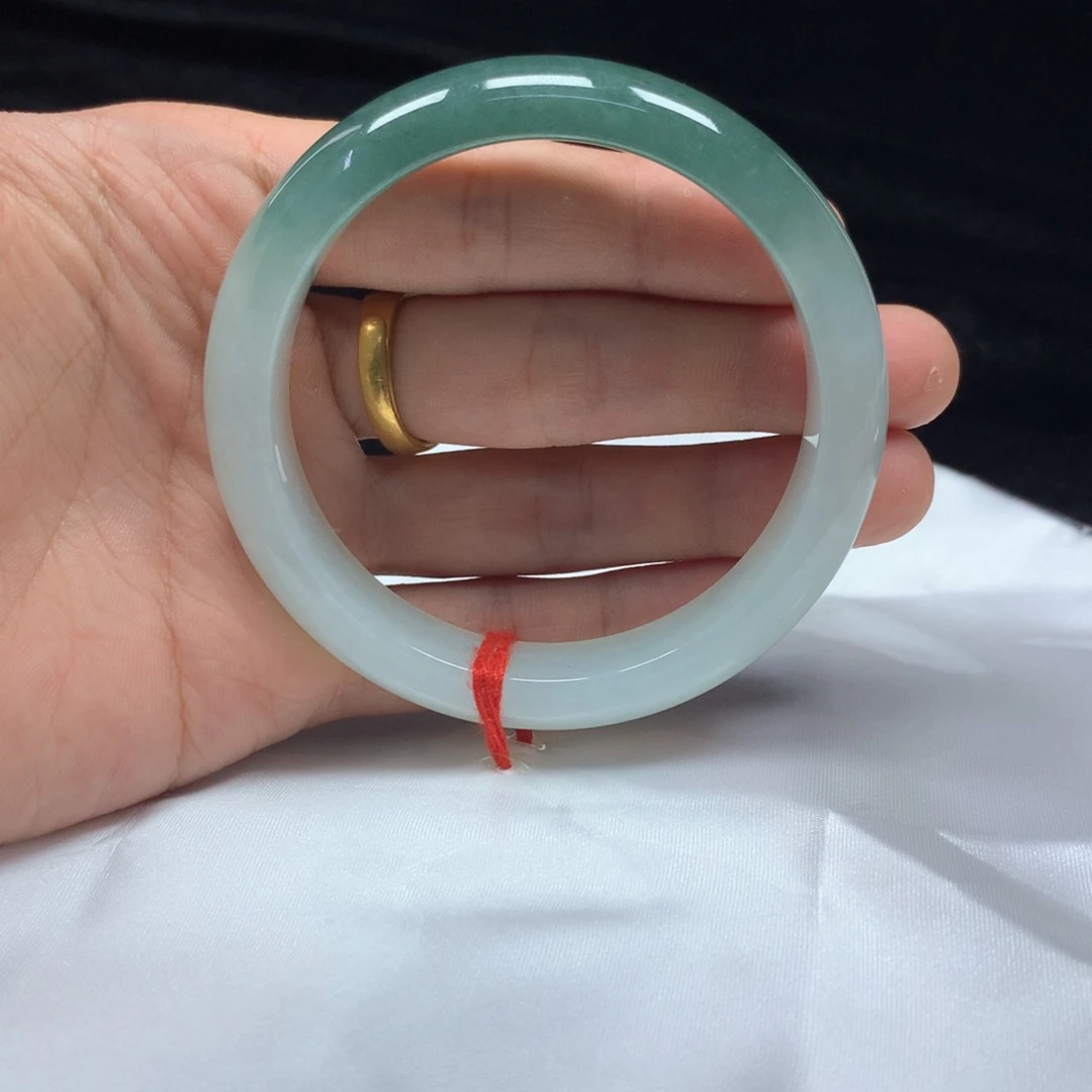 翡翠未镶嵌手镯（圆镯）57.5