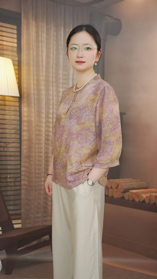 新款小衫薄款宽松中老年女装时尚百搭衬衫妈妈装印花气质