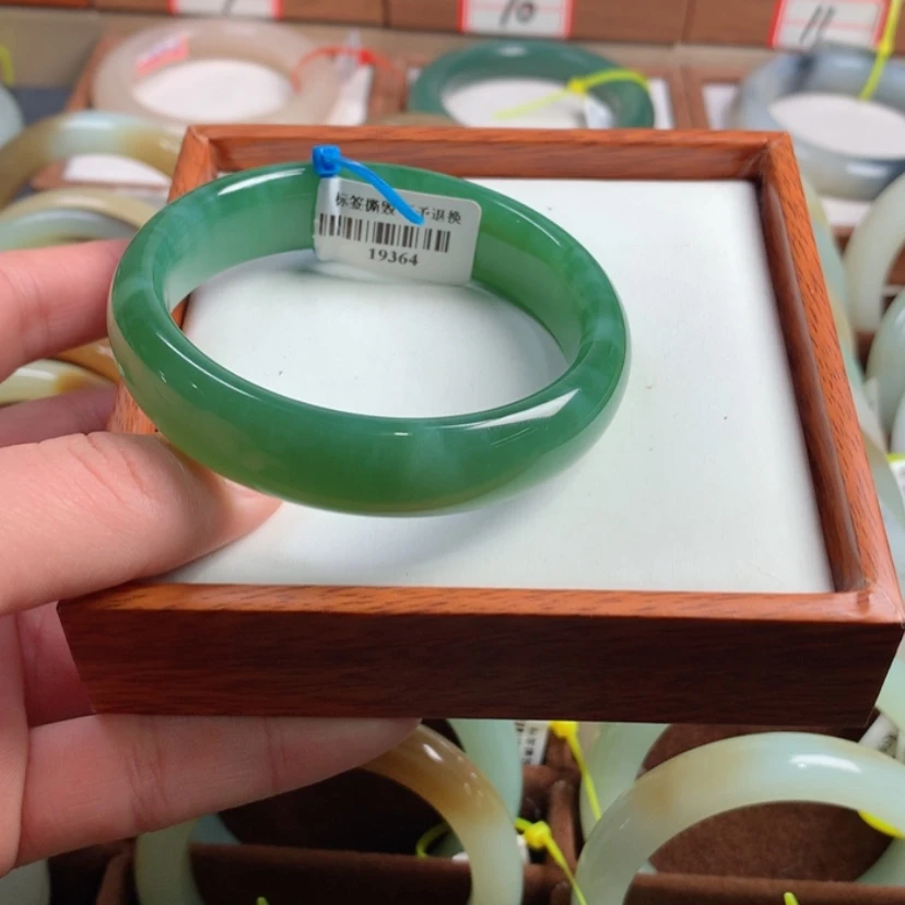 【闪购商品】和田玉手镯未镶嵌55