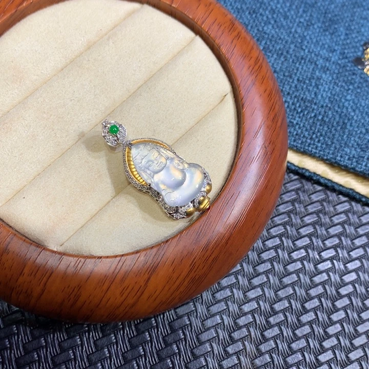 【闪购商品】颈饰18K金镶嵌翡翠