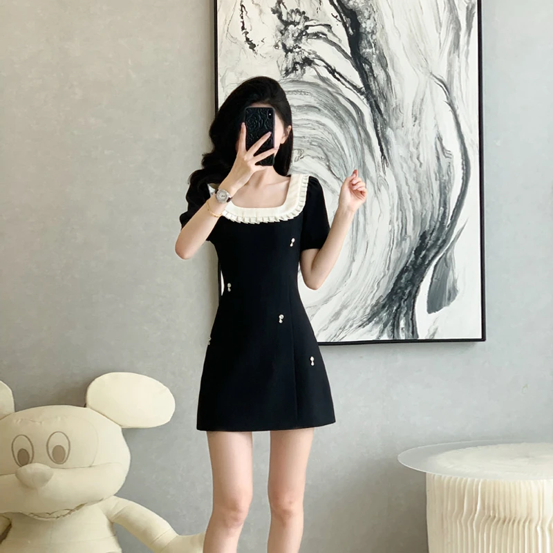 黑色方领赫本风连衣裙女夏季2025新款气质收腰时尚显瘦拼接小黑裙