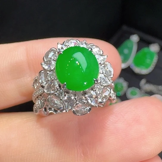 18K金镶嵌戒指翡翠