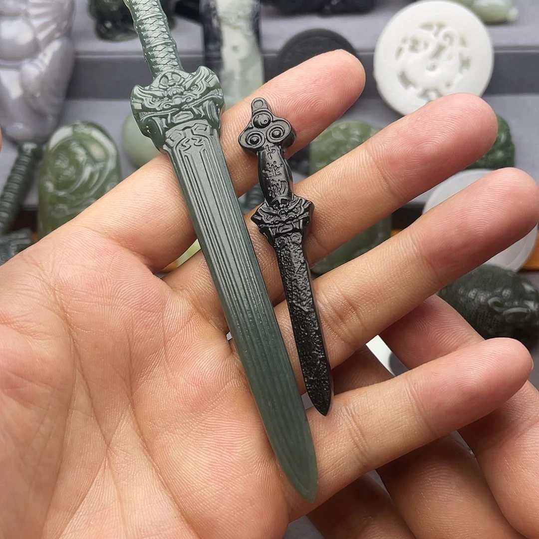 木***林和田玉未镶嵌颈饰