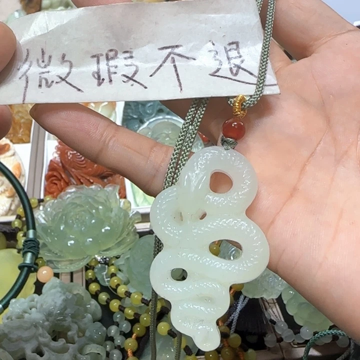 蛇纹石玉未镶嵌吊坠