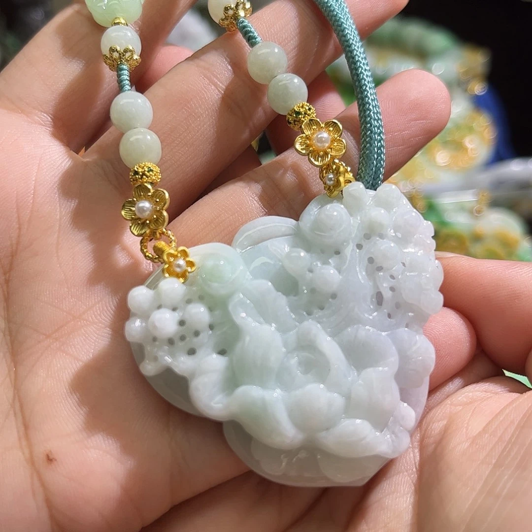 翡翠未镶嵌颈饰待编织