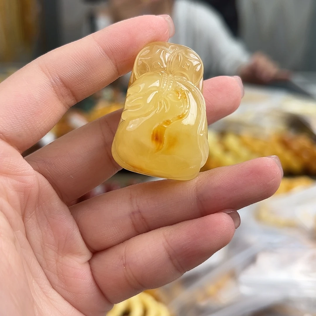 琥珀未镶嵌珠宝奇石