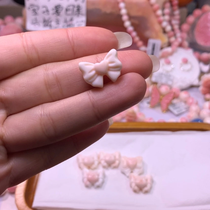 【闪购商品】查罗石颈饰合金福利