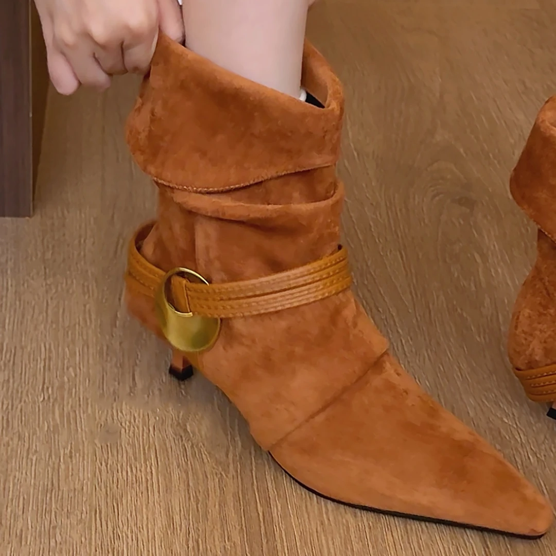 elingstudio 一眼爱上!枫叶棕尖头金属短靴女两穿复古绒面时装靴