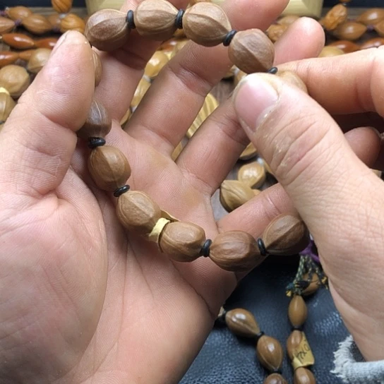 橄榄核吊坠蜜桃臀