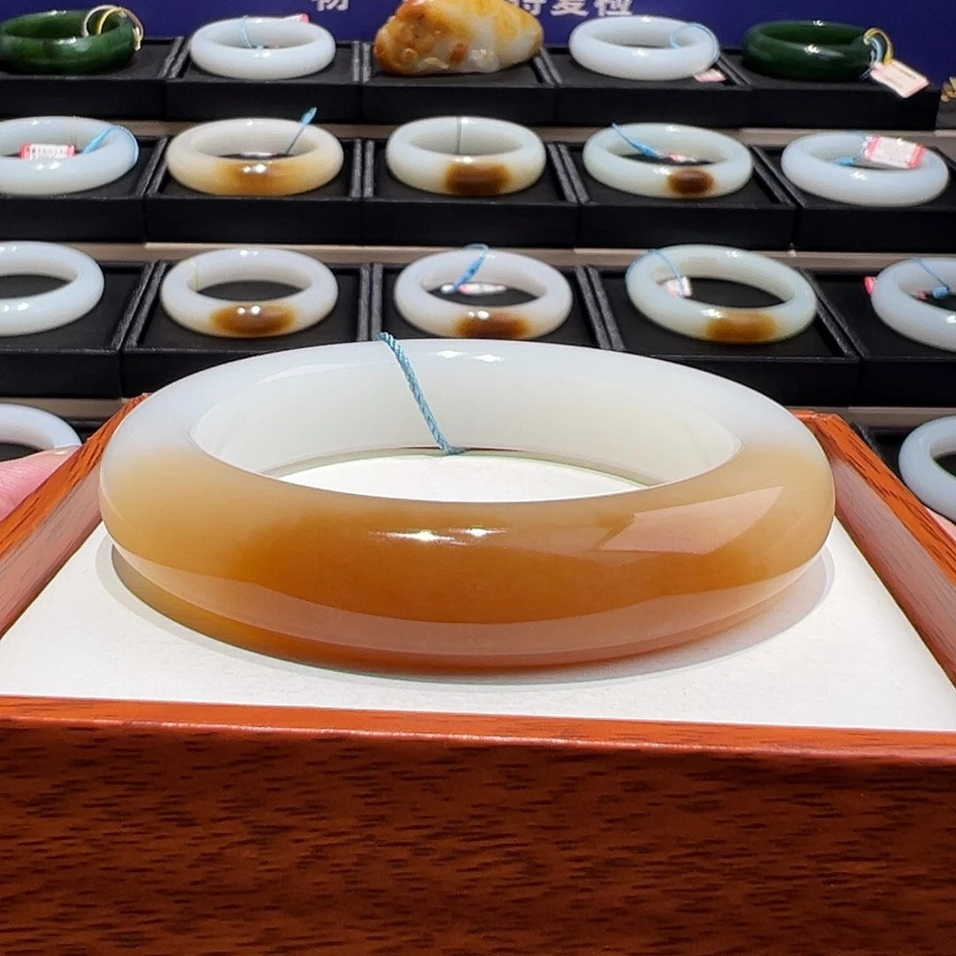 和田玉未镶嵌手镯