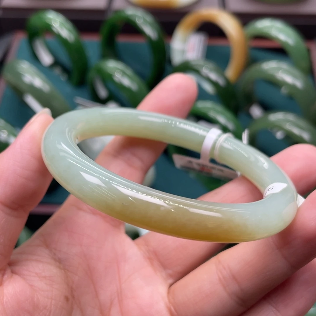 和田玉（糖玉）未镶嵌手镯