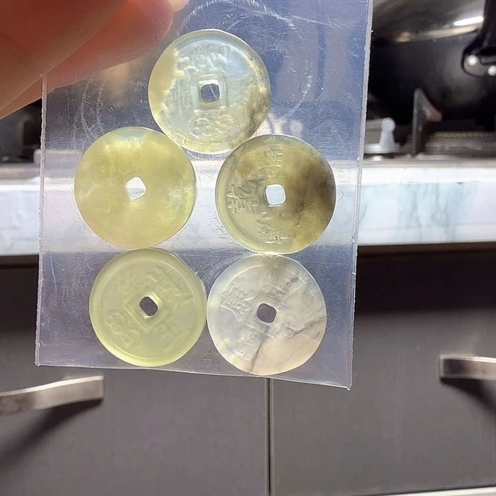 蛇纹石玉未镶嵌五帝钱