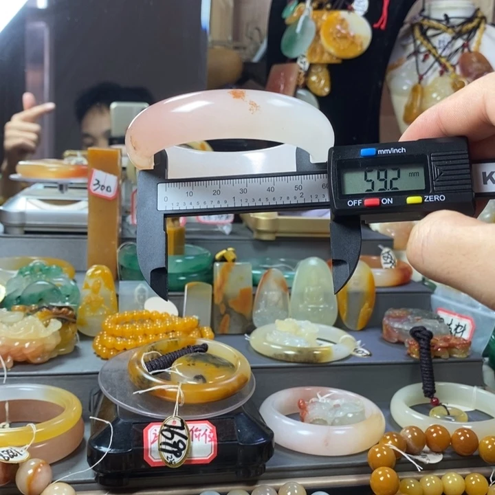 石英质玉（黄龙玉）未镶嵌手链