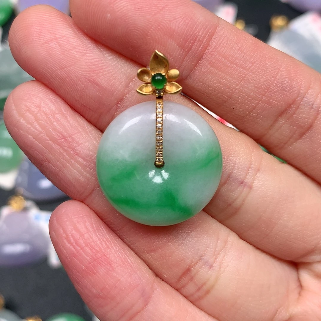 颈饰18K金镶嵌翡翠翡翠吊坠