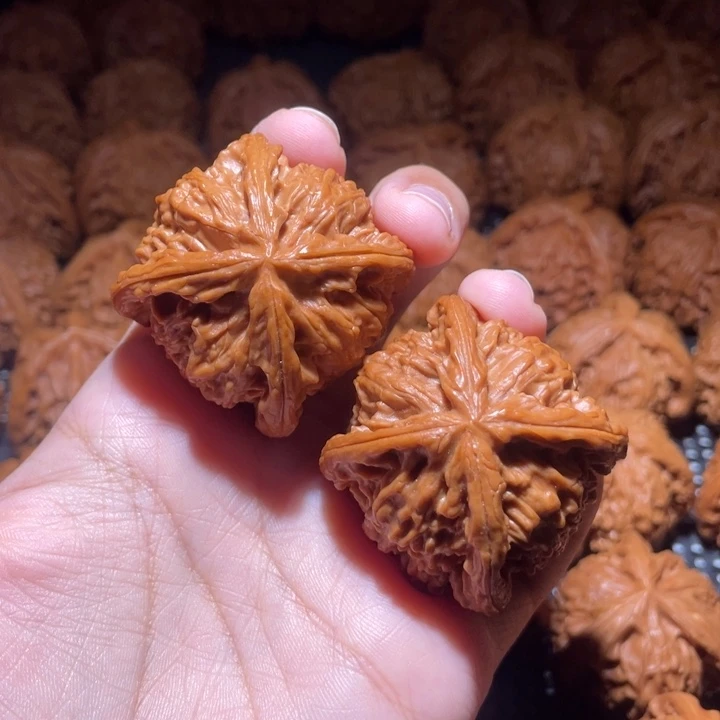 ****.桃核吊坠小妹三棱