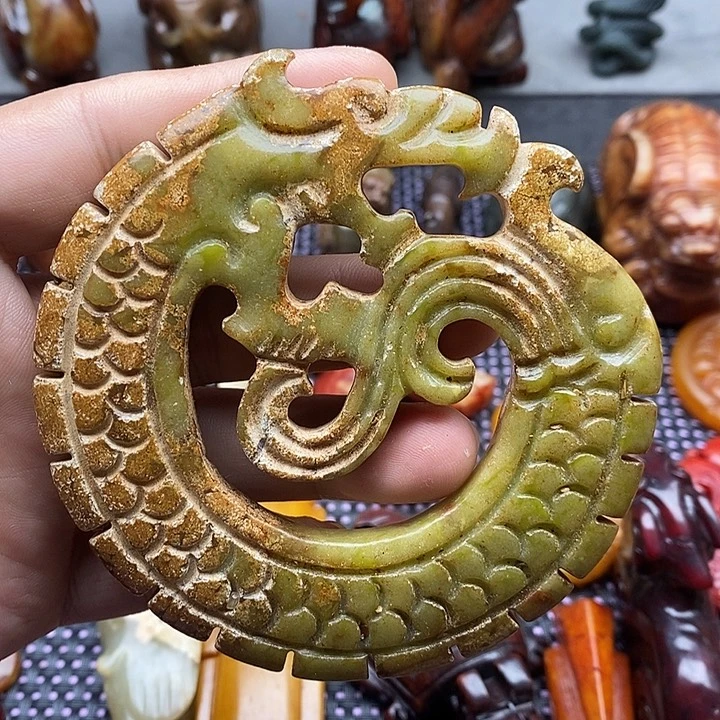 蛇纹石玉未镶嵌颈饰