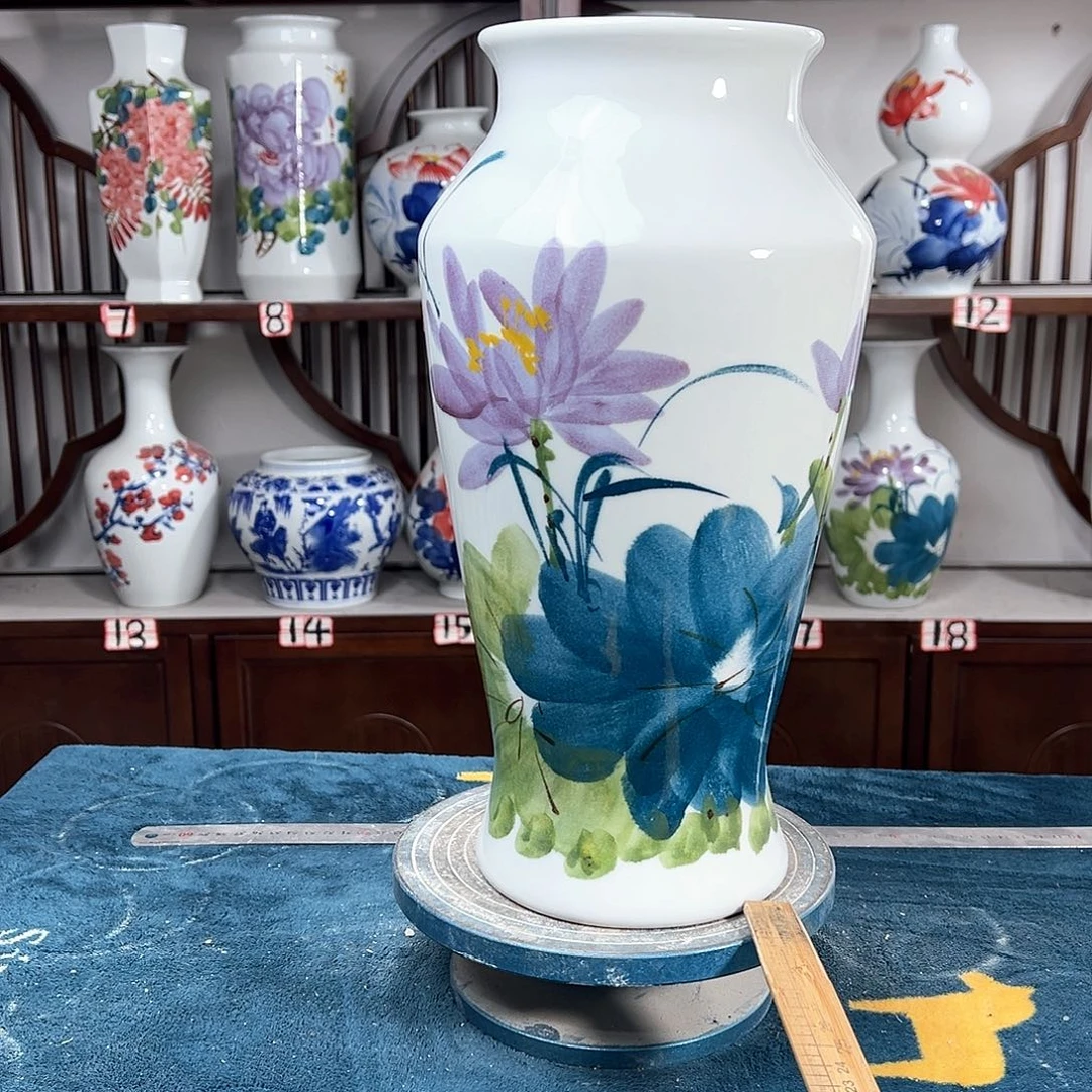 摆件景德镇陶瓷大鱼紫荷