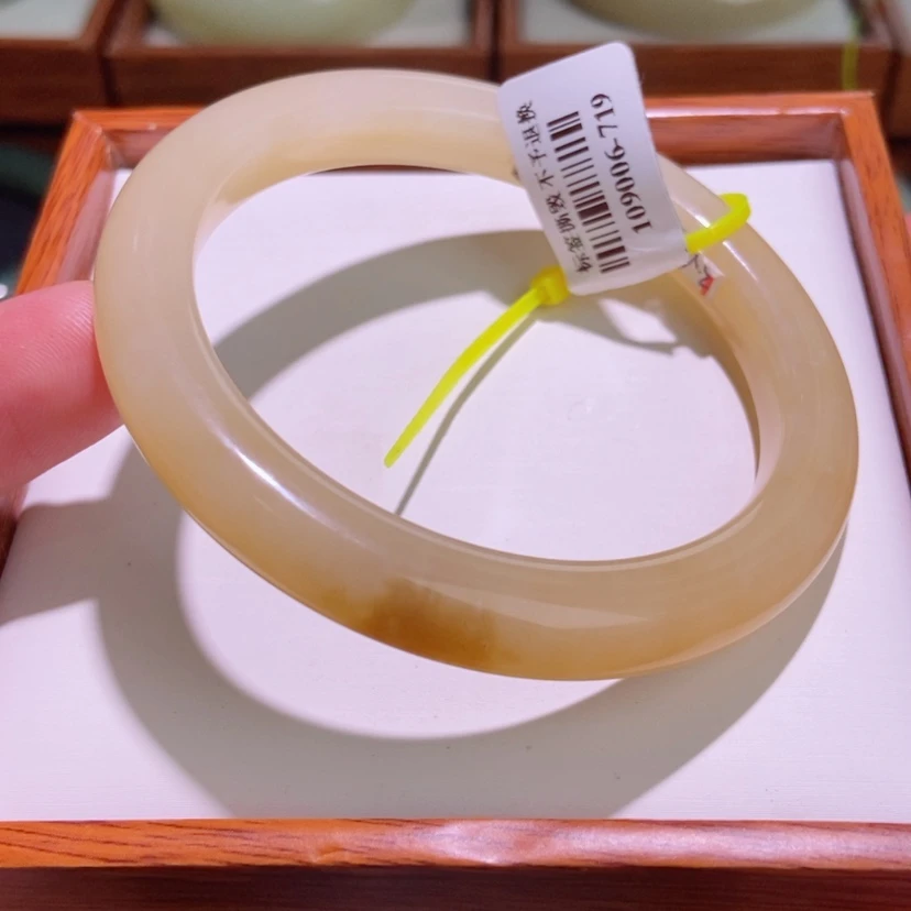 【闪购商品】和田玉手镯未镶嵌56